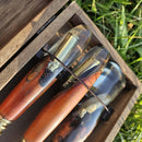 Conjunto de faca, garfo e chaira para churrasco com cabo híbrido de madeira e aço alemão em caixa de madeira ao ar livre